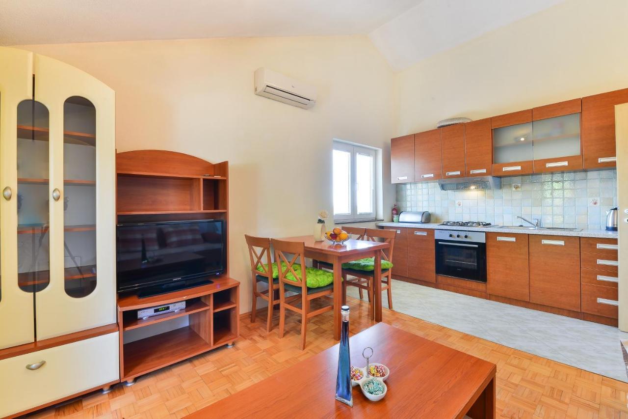 Family Friendly Apartments With A Swimming Pool Zadar - 18098 Εξωτερικό φωτογραφία